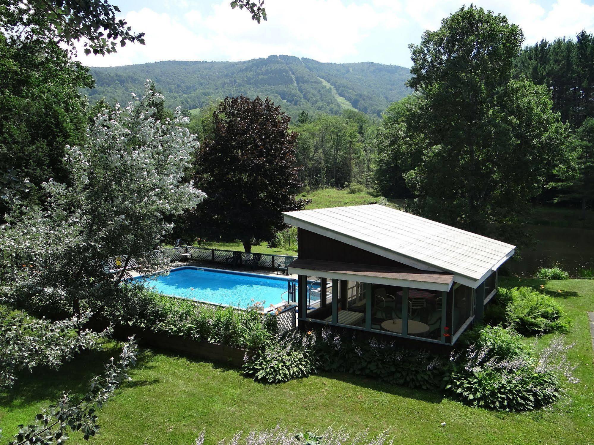 Blue Gentian Lodge At Magic Mountain 런던데리 외부 사진