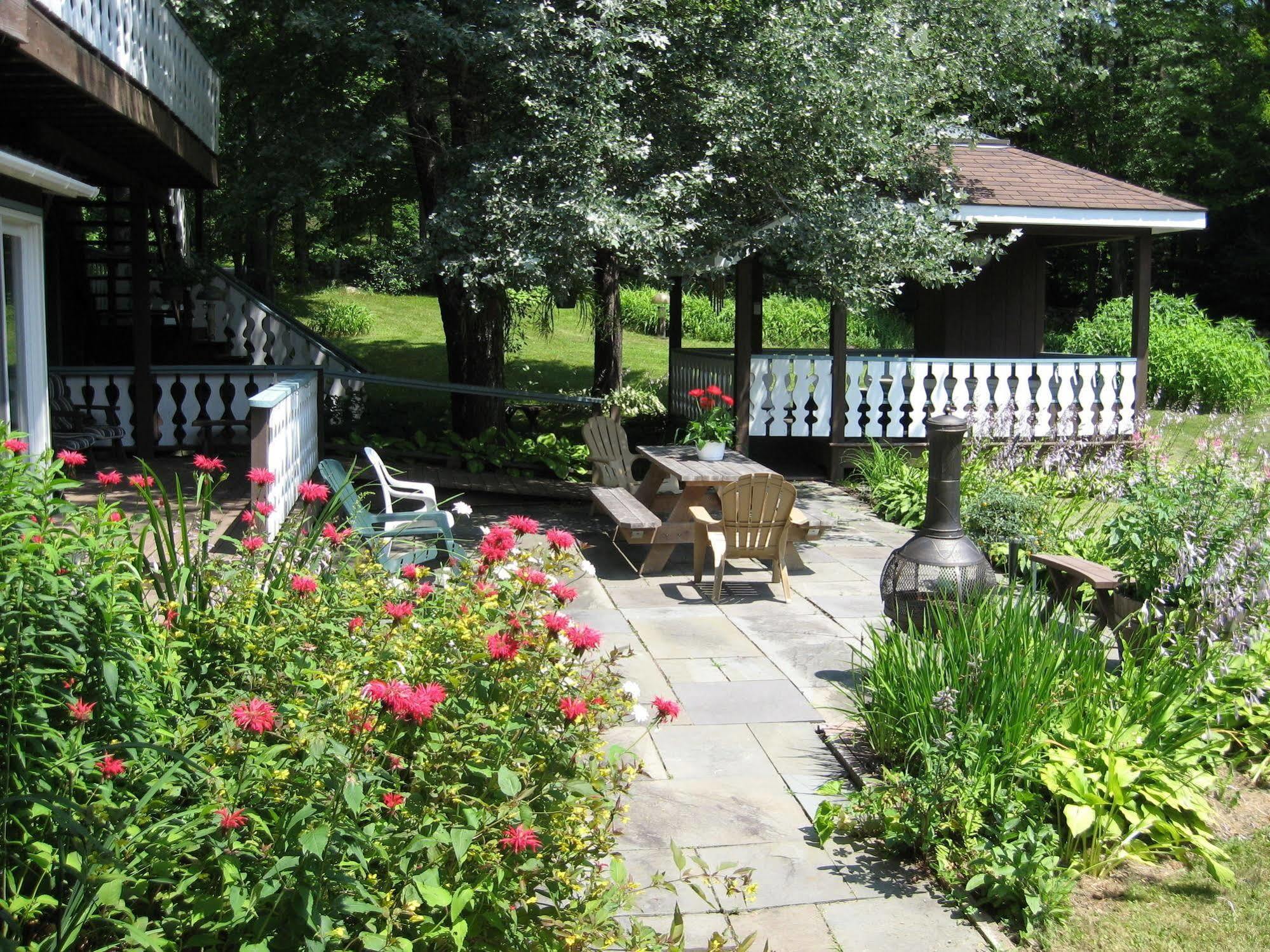 Blue Gentian Lodge At Magic Mountain 런던데리 외부 사진