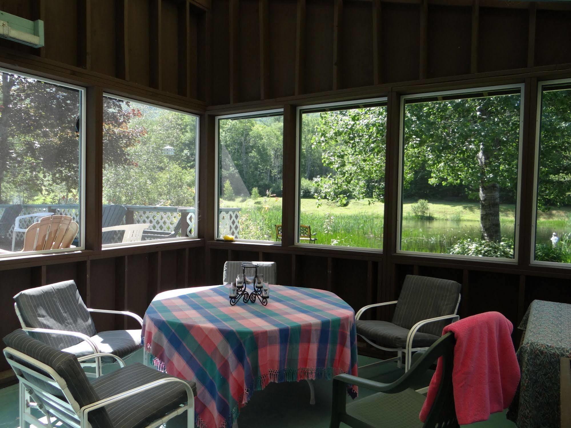 Blue Gentian Lodge At Magic Mountain 런던데리 외부 사진