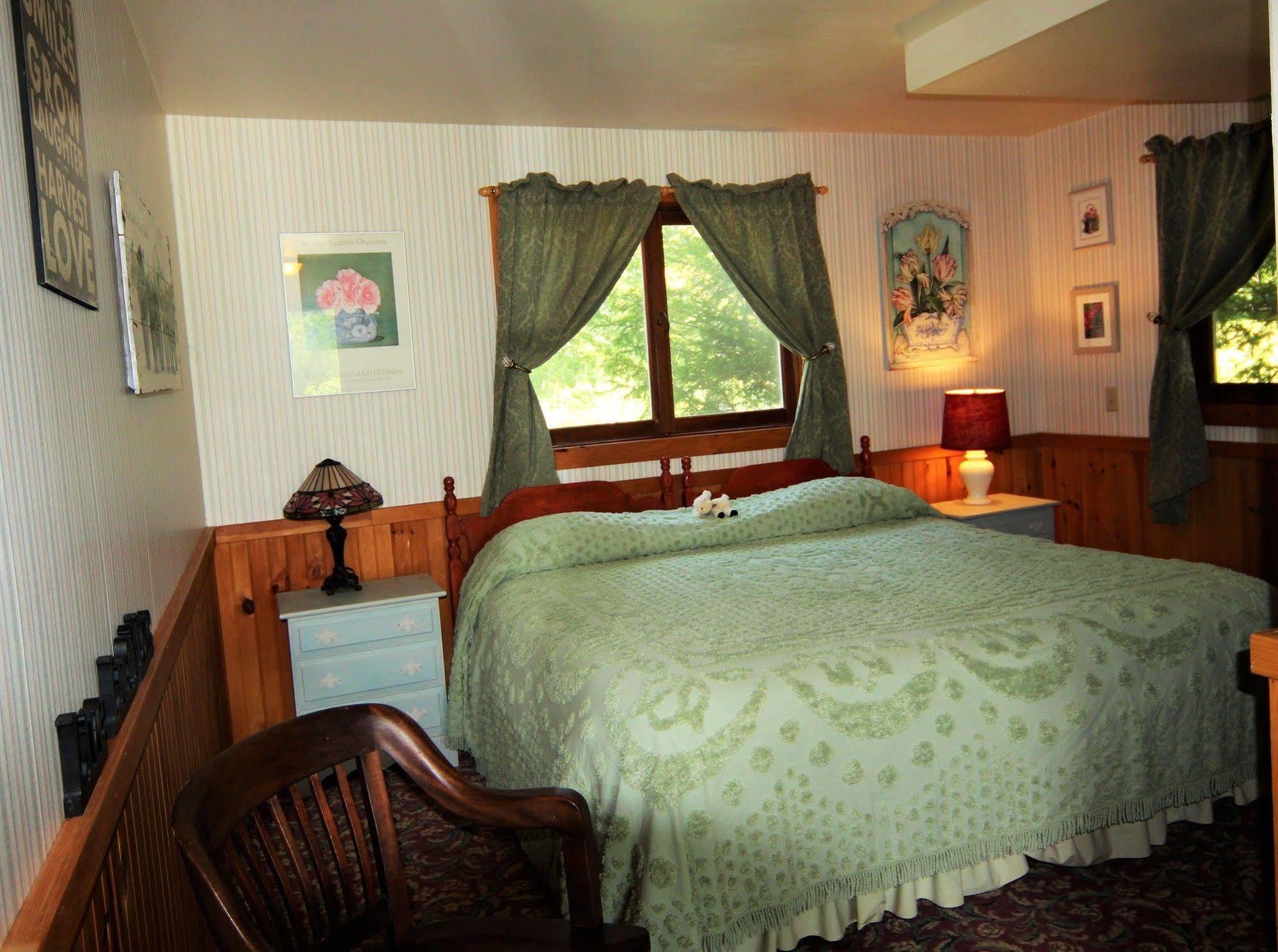 Blue Gentian Lodge At Magic Mountain 런던데리 외부 사진