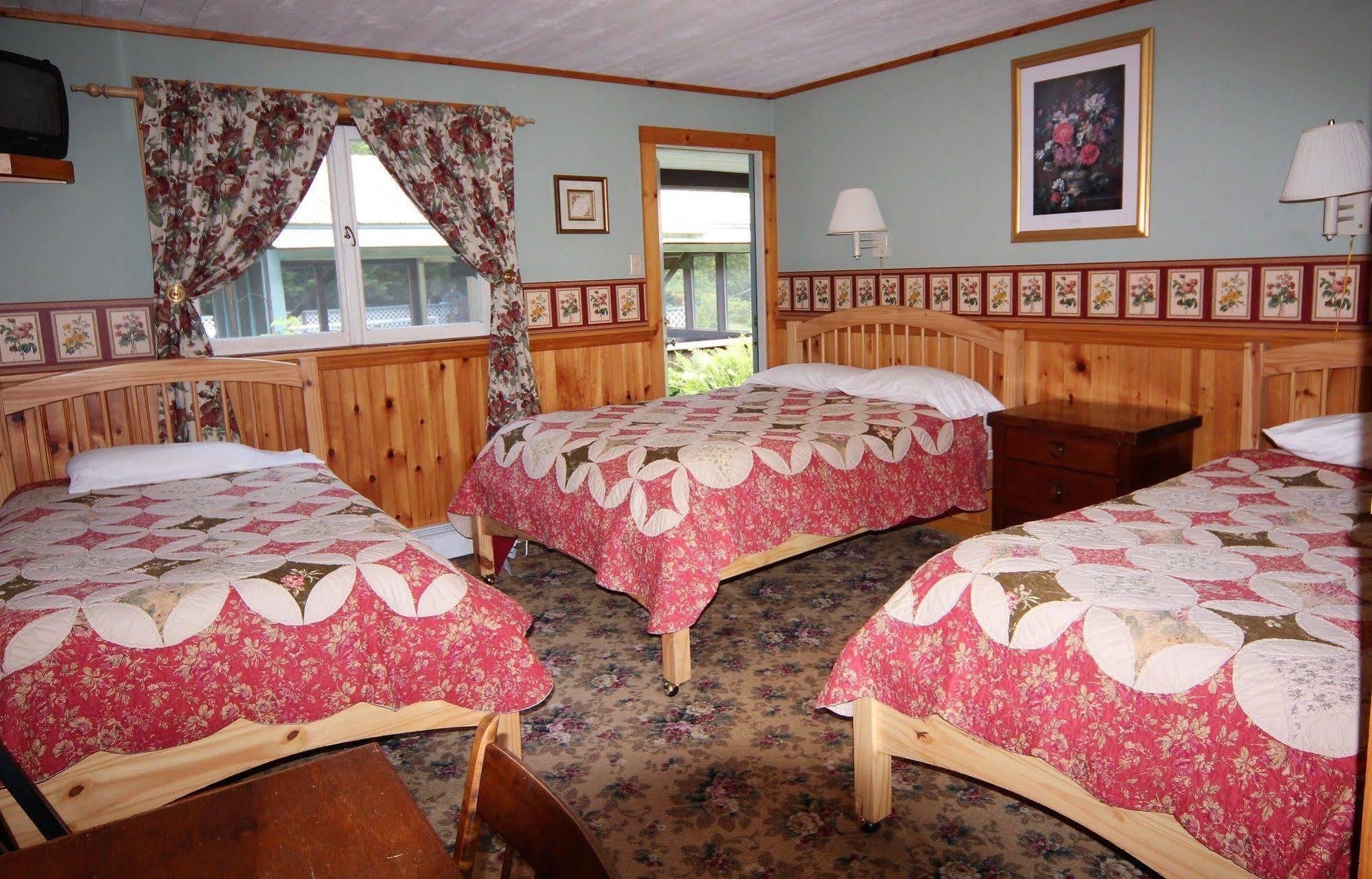 Blue Gentian Lodge At Magic Mountain 런던데리 외부 사진